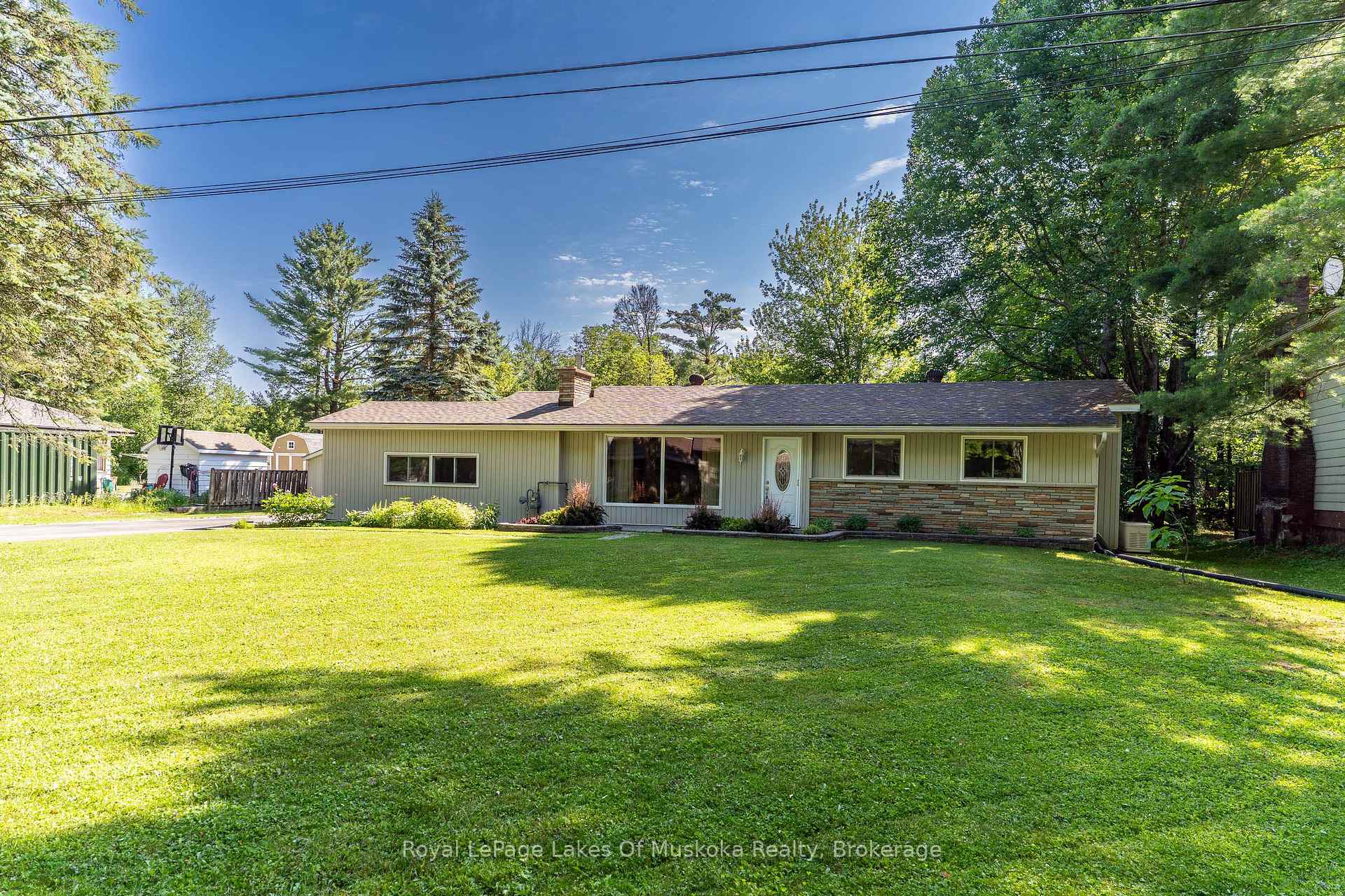 Photo 1 of 130 Robinson Avenue, Gravenhurst, Muskoka (S) — HOMEH