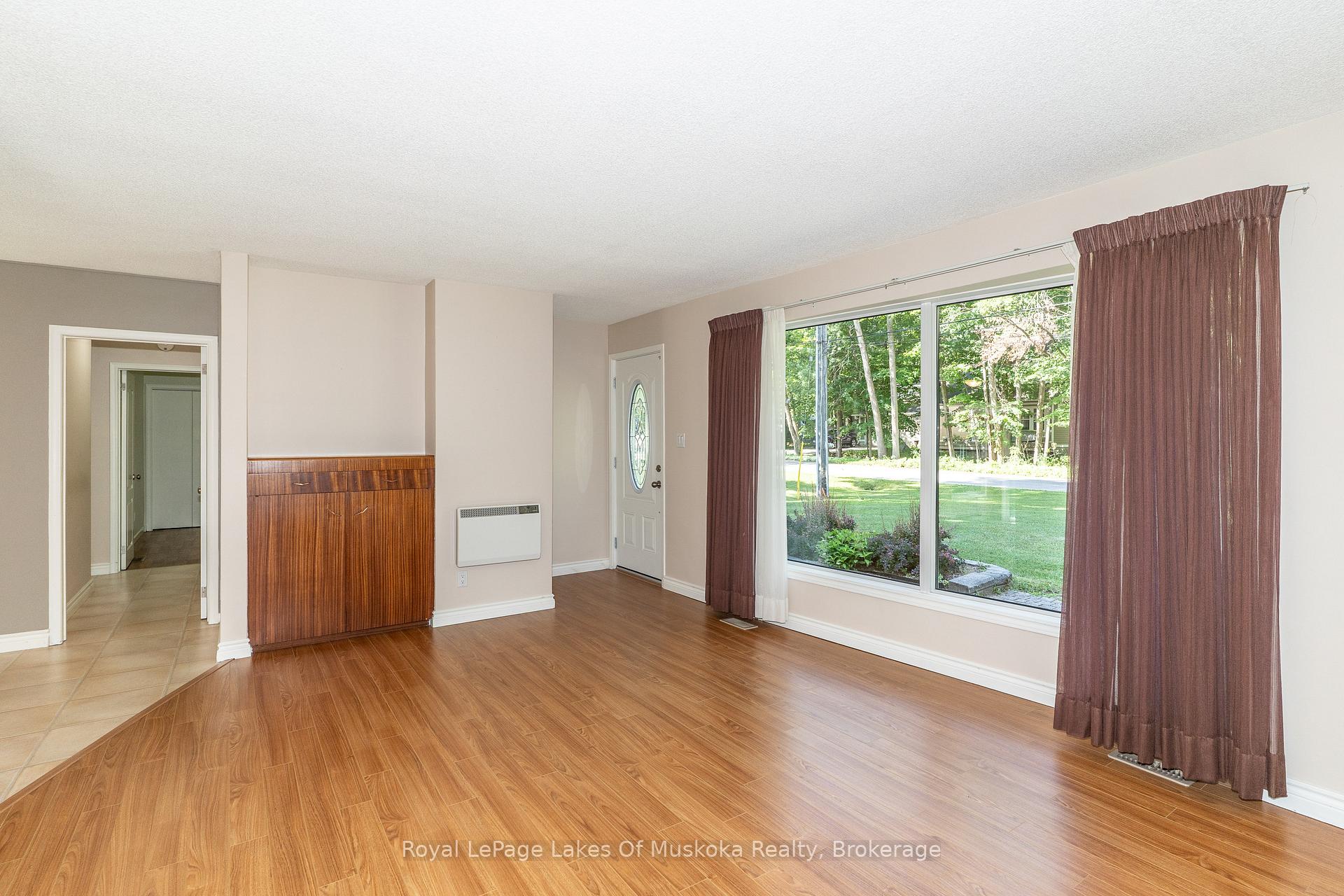 Photo 6 of 130 Robinson Avenue, Gravenhurst, Muskoka (S) — HOMEH
