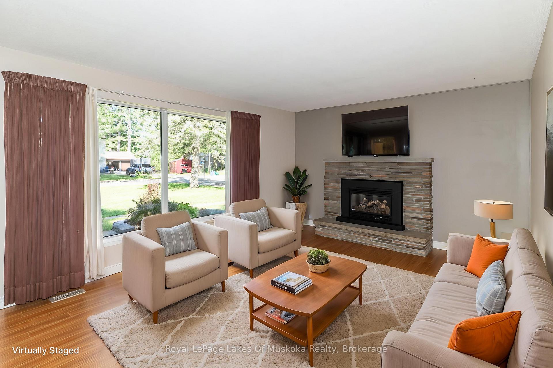Photo 8 of 130 Robinson Avenue, Gravenhurst, Muskoka (S) — HOMEH