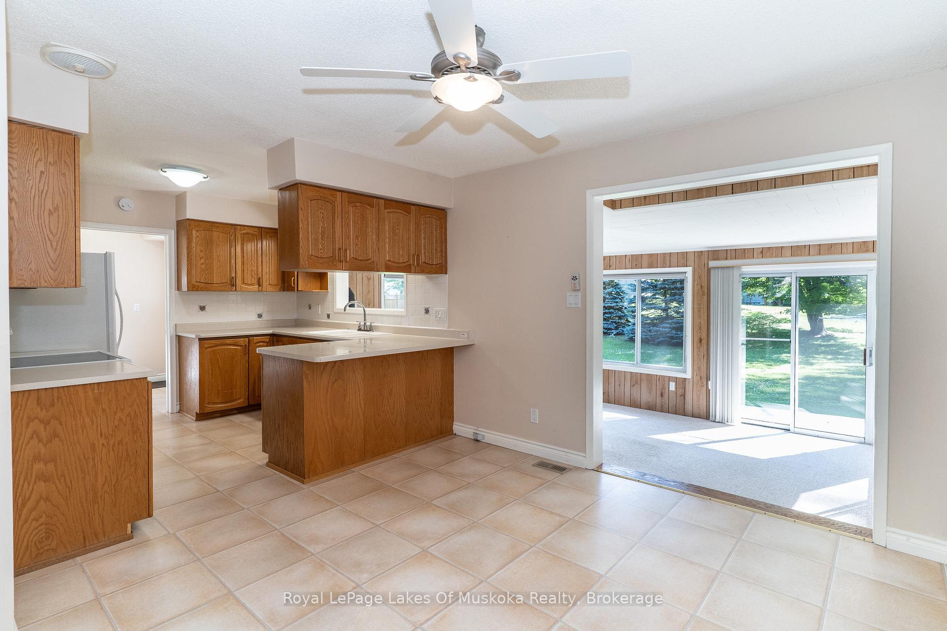 Photo 11 of 130 Robinson Avenue, Gravenhurst, Muskoka (S) — HOMEH