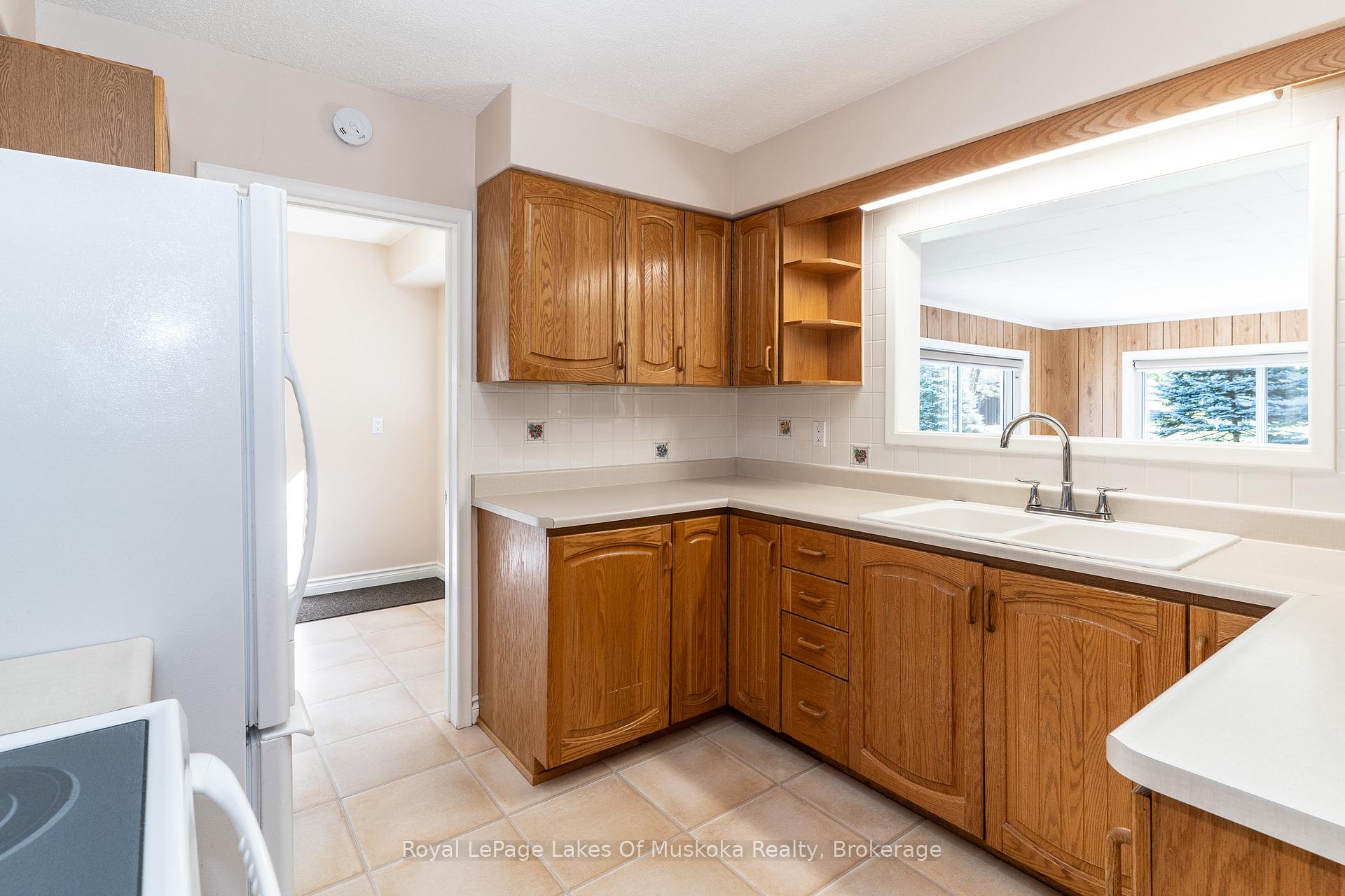 Photo 12 of 130 Robinson Avenue, Gravenhurst, Muskoka (S) — HOMEH