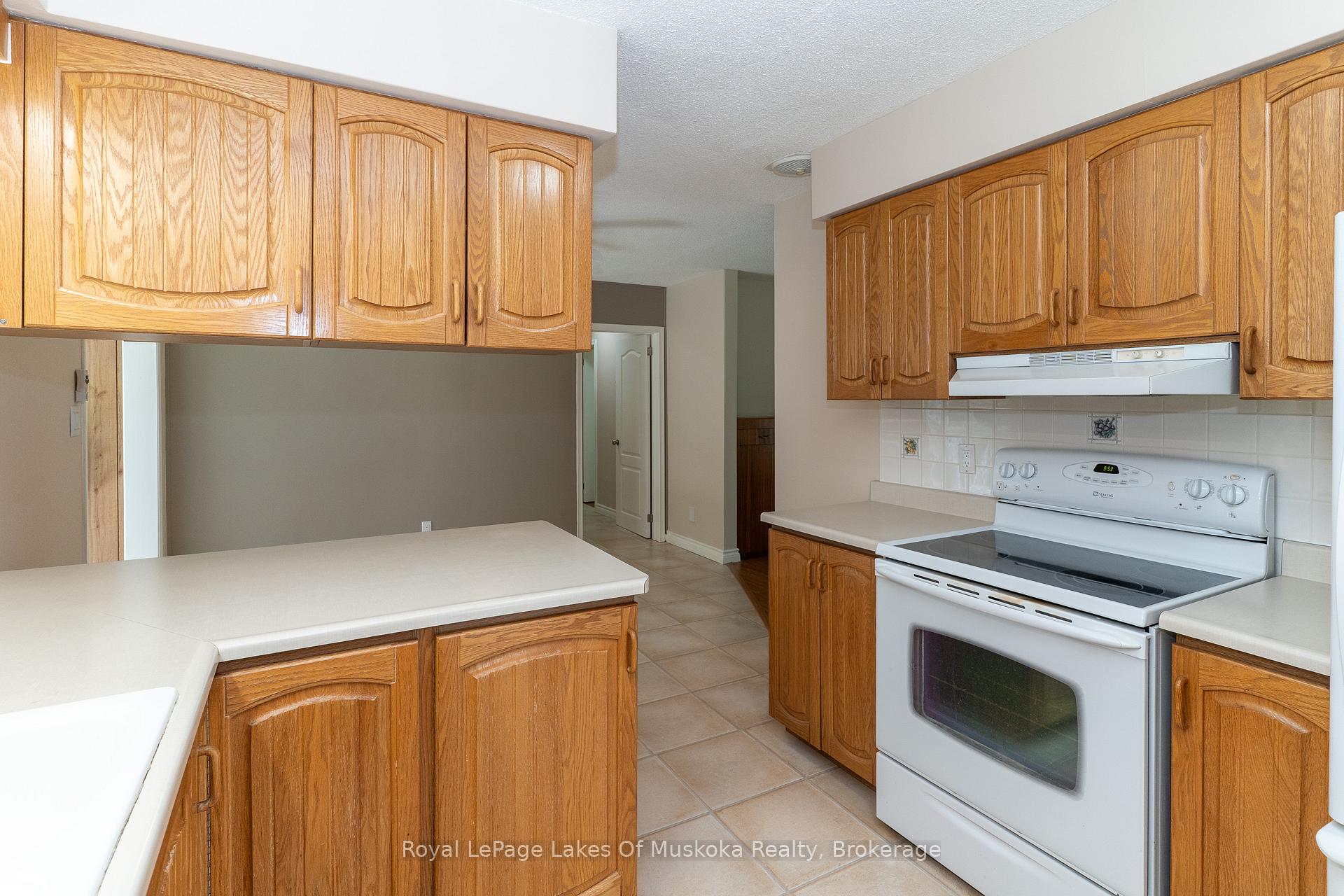 Photo 14 of 130 Robinson Avenue, Gravenhurst, Muskoka (S) — HOMEH