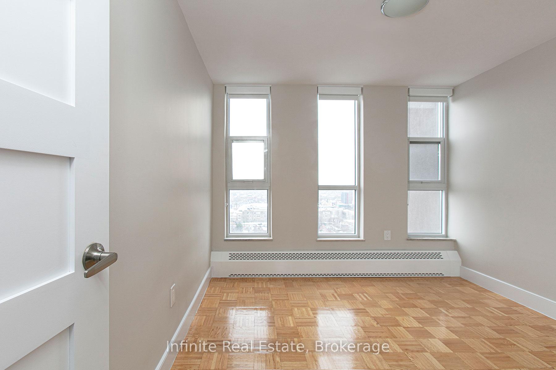 Photo 3 of Unit 403, 666 Spadina Avenue, Toronto, University — HOMEH
