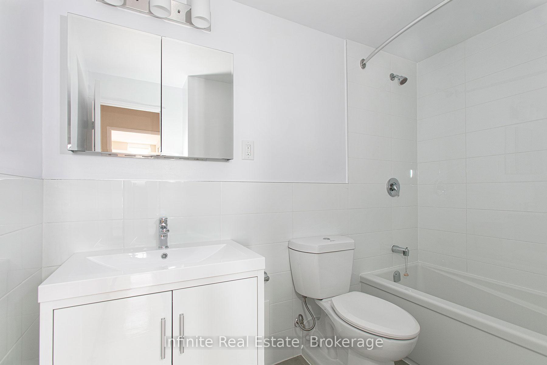Photo 10 of Unit 403, 666 Spadina Avenue, Toronto, University — HOMEH