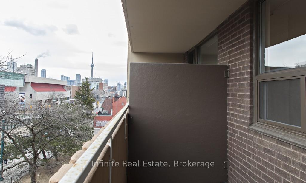 Photo 11 of Unit 403, 666 Spadina Avenue, Toronto, University — HOMEH