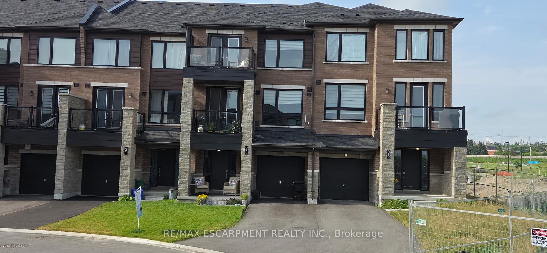 Photo 2 of 33 Red Maple Lane, Barrie, Innis-Shore — HOMEH