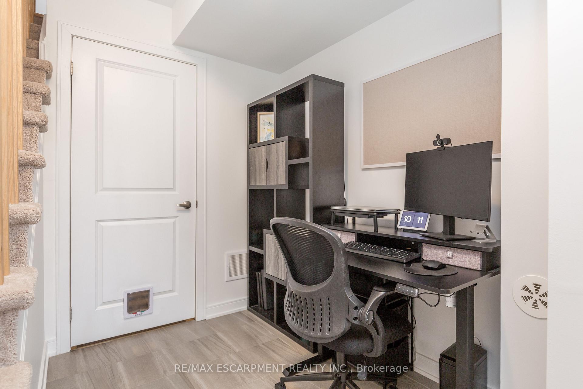 Photo 6 of 33 Red Maple Lane, Barrie, Innis-Shore — HOMEH
