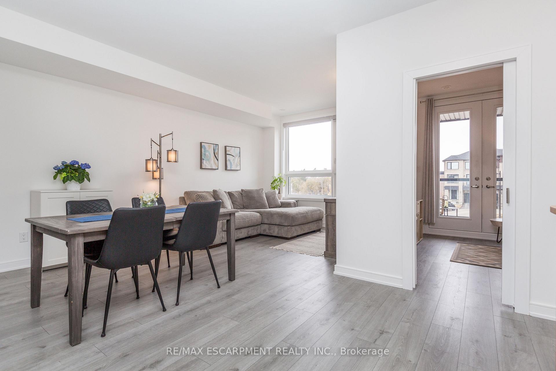 Photo 7 of 33 Red Maple Lane, Barrie, Innis-Shore — HOMEH