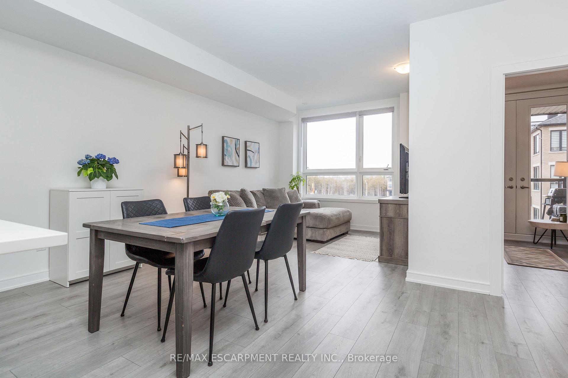 Photo 13 of 33 Red Maple Lane, Barrie, Innis-Shore — HOMEH