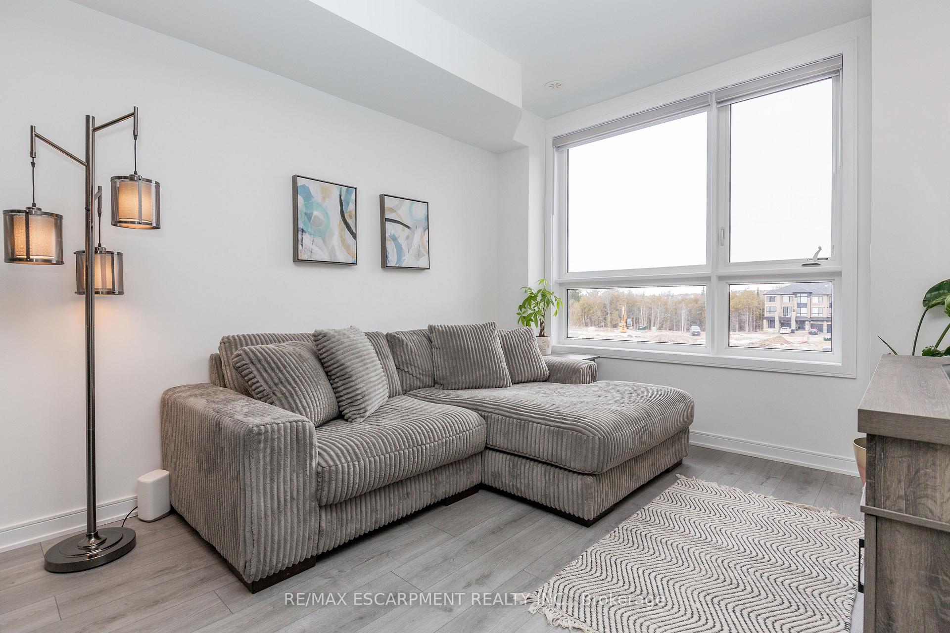 Photo 14 of 33 Red Maple Lane, Barrie, Innis-Shore — HOMEH