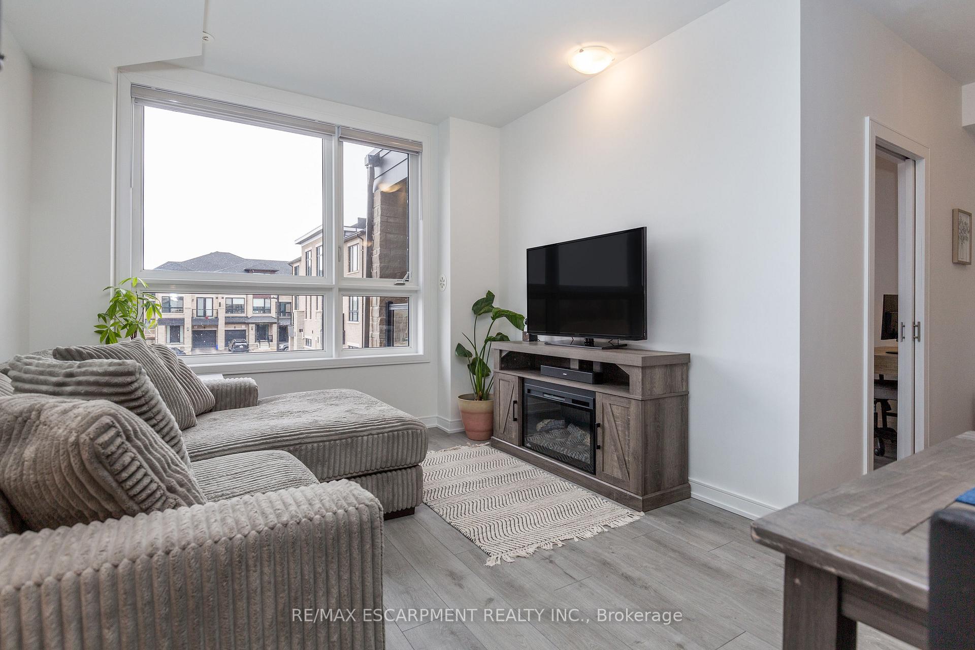Photo 15 of 33 Red Maple Lane, Barrie, Innis-Shore — HOMEH