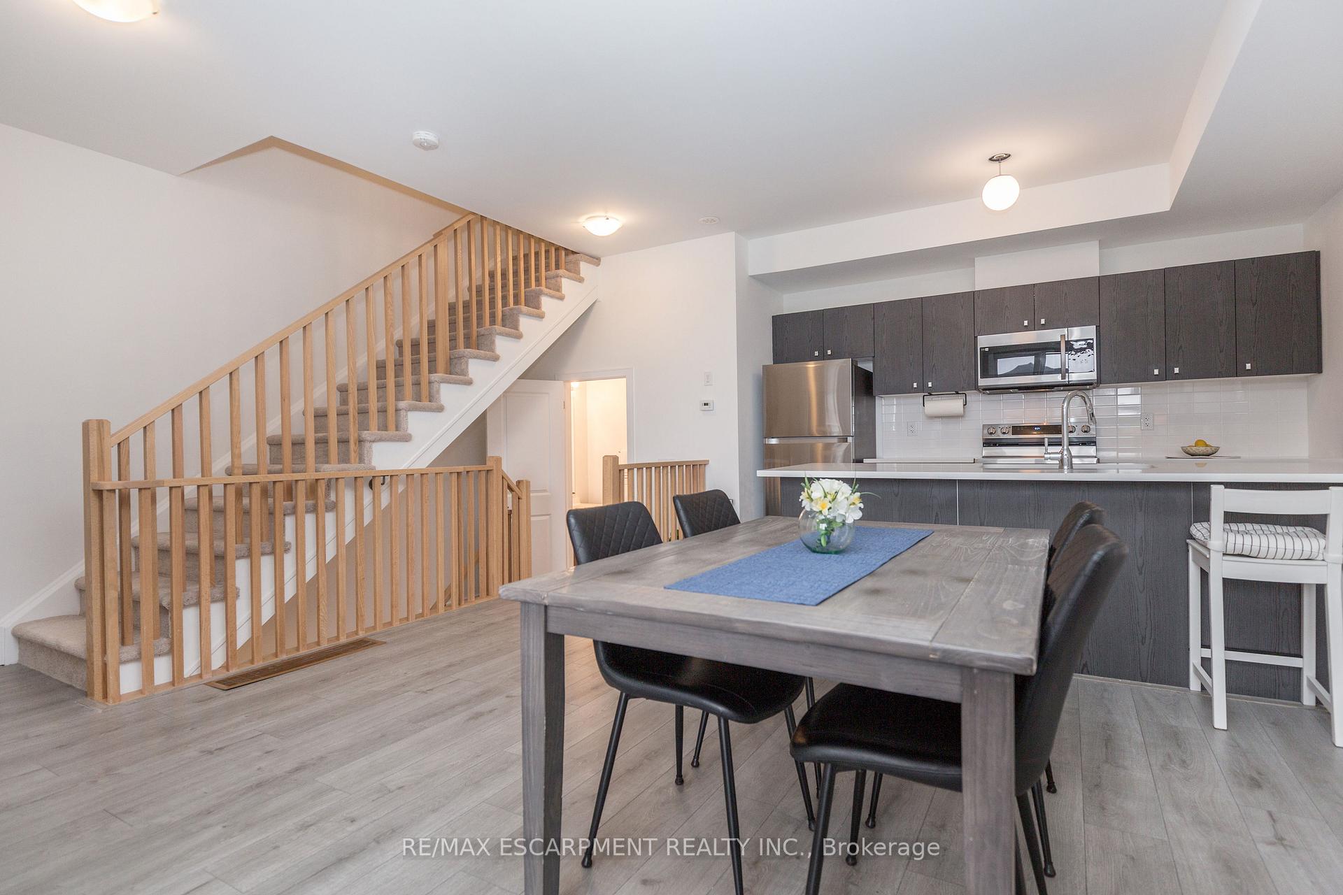Photo 18 of 33 Red Maple Lane, Barrie, Innis-Shore — HOMEH