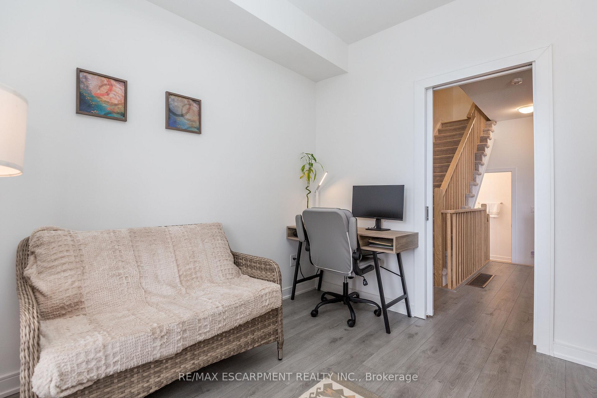 Photo 20 of 33 Red Maple Lane, Barrie, Innis-Shore — HOMEH