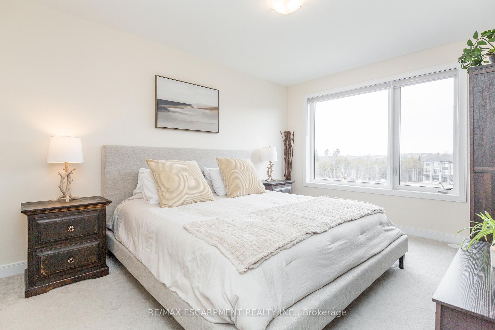 Photo 24 of 33 Red Maple Lane, Barrie, Innis-Shore — HOMEH