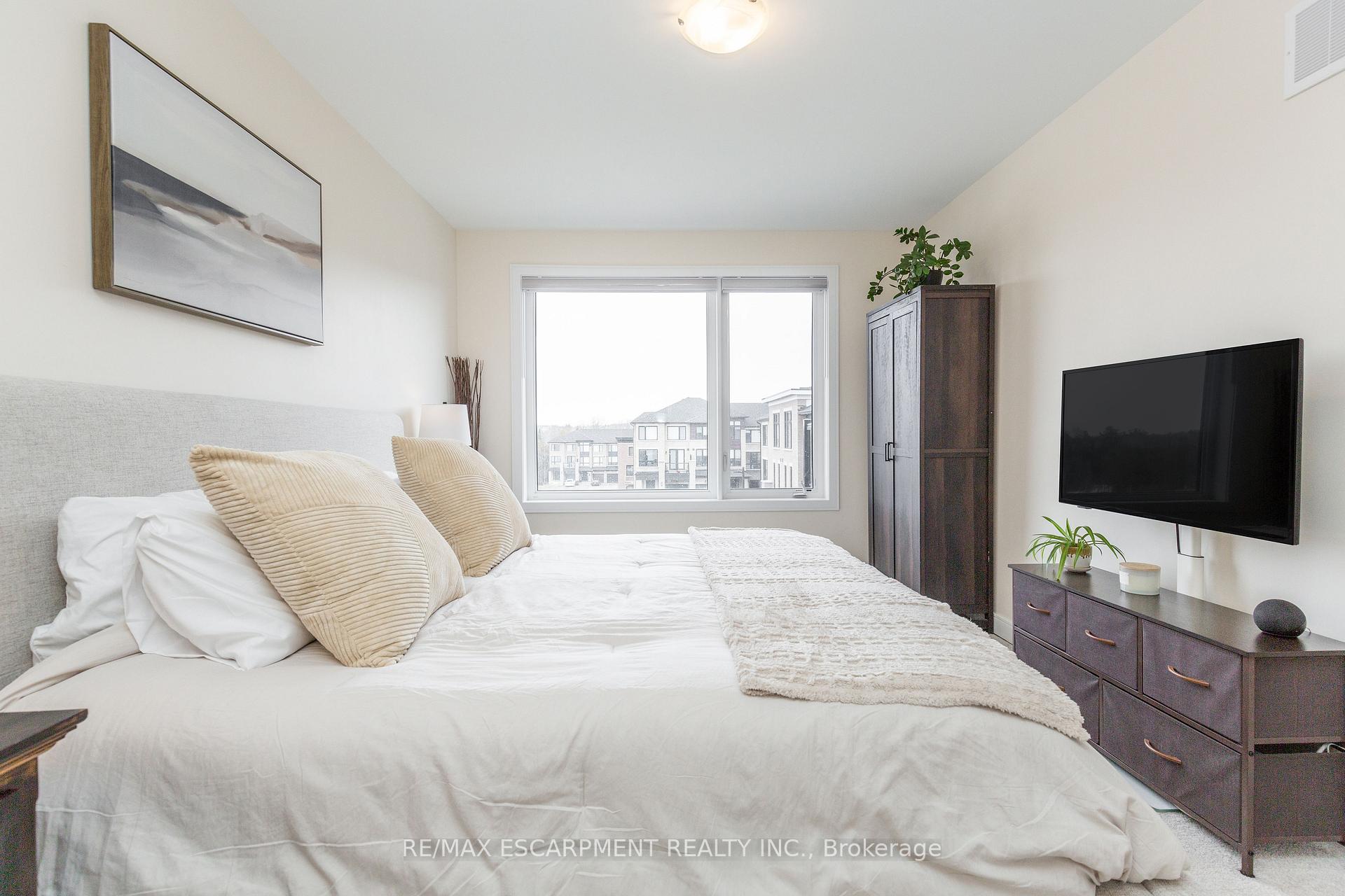 Photo 25 of 33 Red Maple Lane, Barrie, Innis-Shore — HOMEH