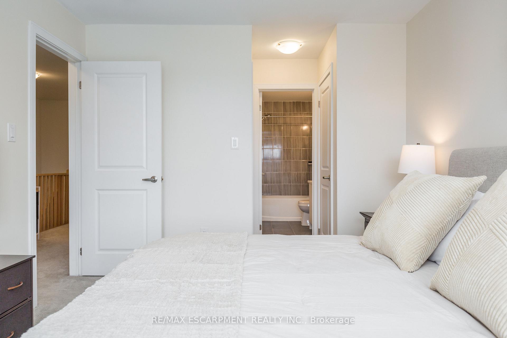Photo 27 of 33 Red Maple Lane, Barrie, Innis-Shore — HOMEH
