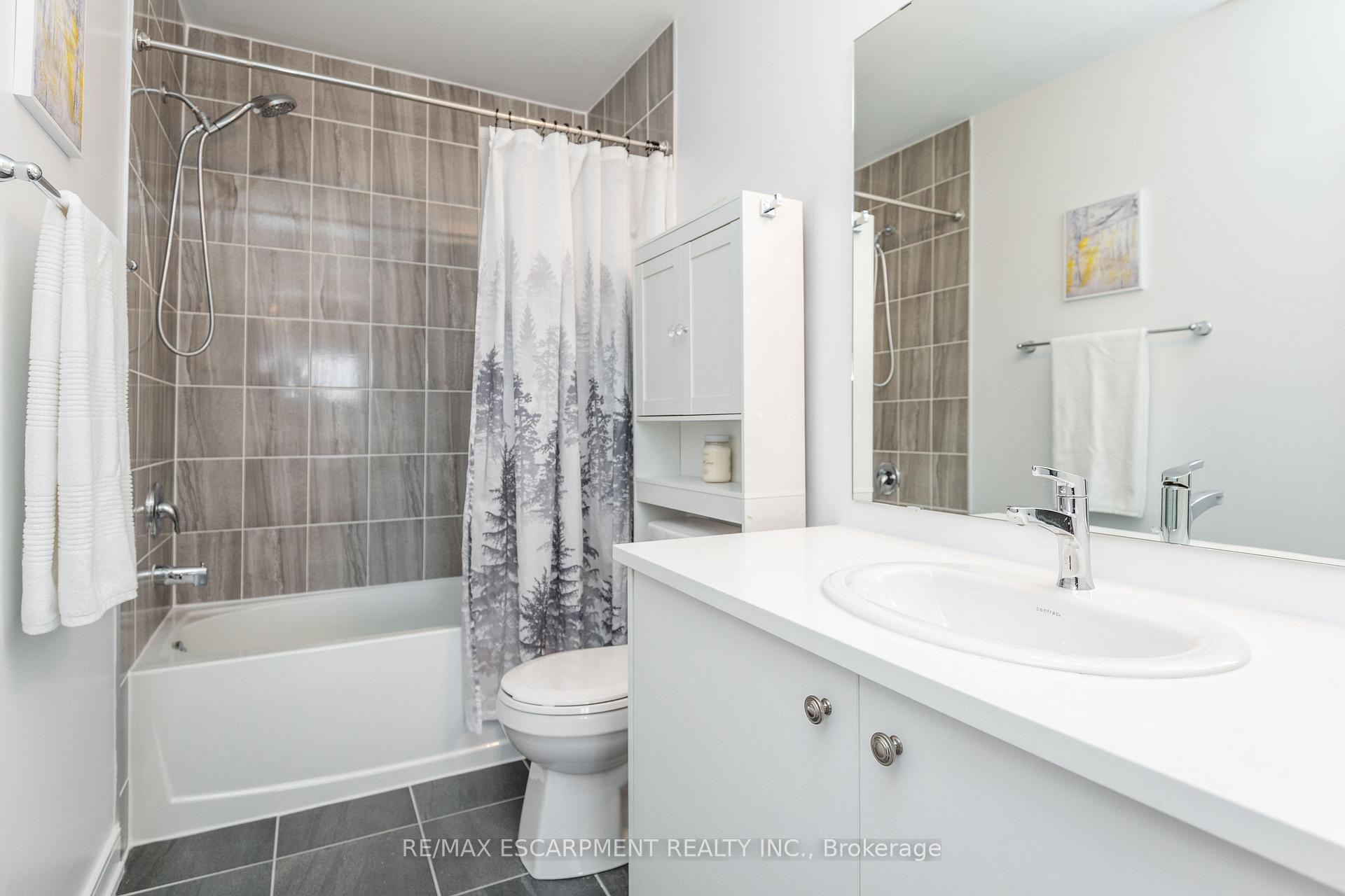 Photo 29 of 33 Red Maple Lane, Barrie, Innis-Shore — HOMEH