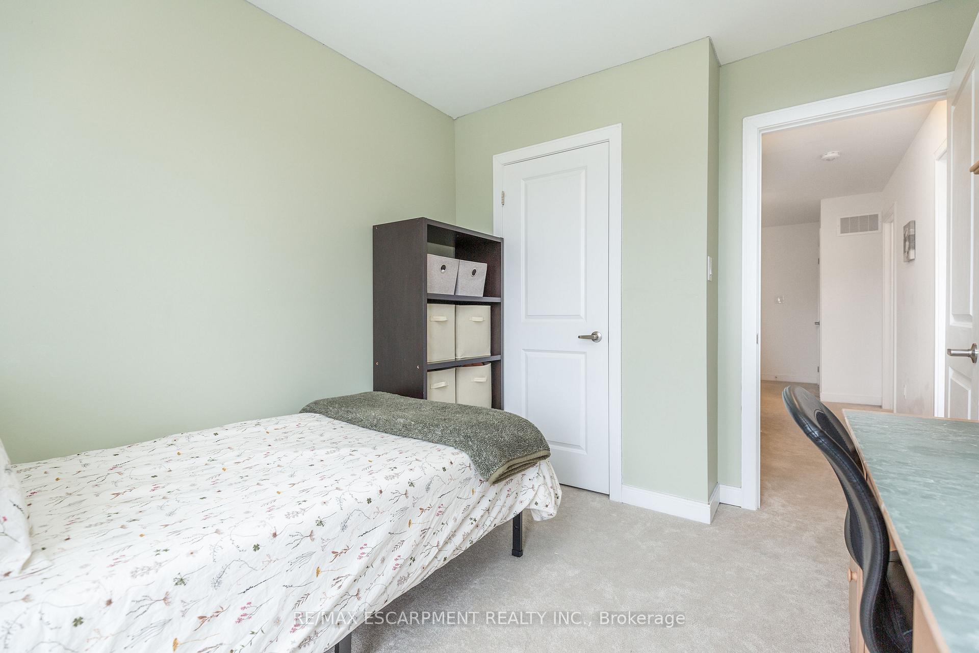Photo 31 of 33 Red Maple Lane, Barrie, Innis-Shore — HOMEH