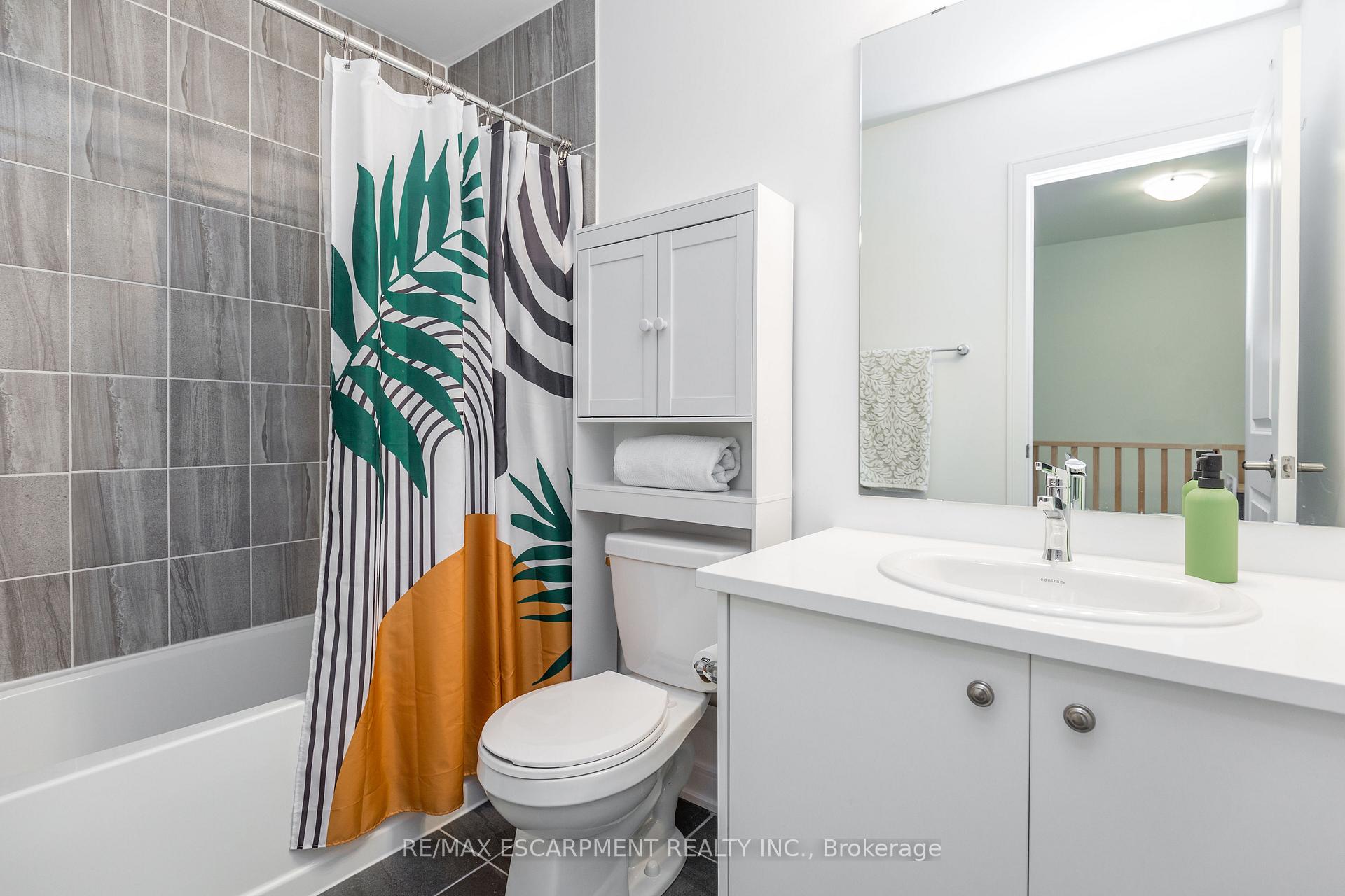 Photo 32 of 33 Red Maple Lane, Barrie, Innis-Shore — HOMEH