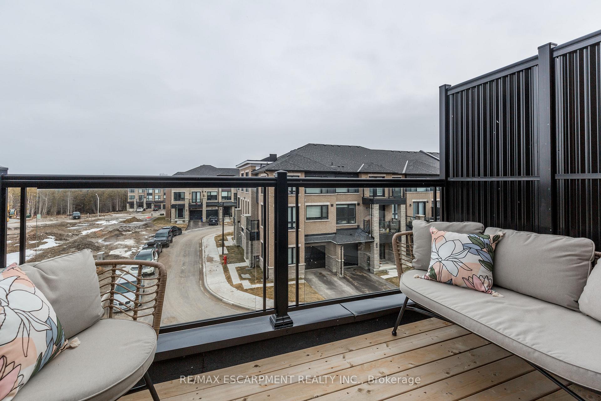 Photo 36 of 33 Red Maple Lane, Barrie, Innis-Shore — HOMEH