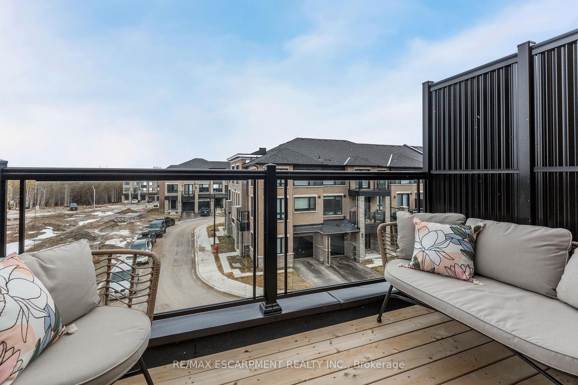 Photo 37 of 33 Red Maple Lane, Barrie, Innis-Shore — HOMEH