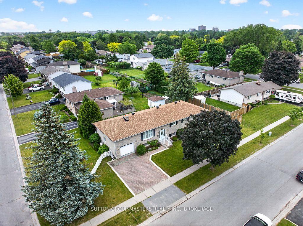 Photo 3 of 259 Inverness Crescent, Kingston, West of Sir John A. Blvd — HOMEH