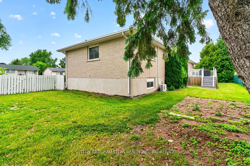 Photo 6 of 259 Inverness Crescent, Kingston, West of Sir John A. Blvd — HOMEH
