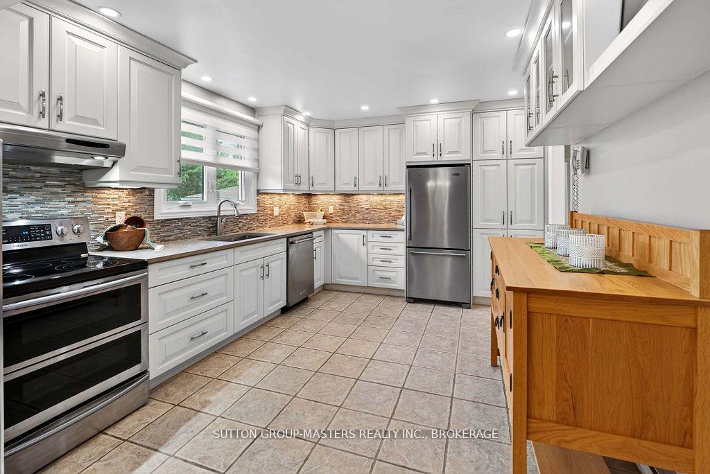 Photo 15 of 259 Inverness Crescent, Kingston, West of Sir John A. Blvd — HOMEH