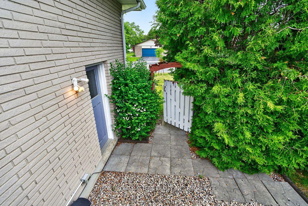 Photo 43 of 259 Inverness Crescent, Kingston, West of Sir John A. Blvd — HOMEH