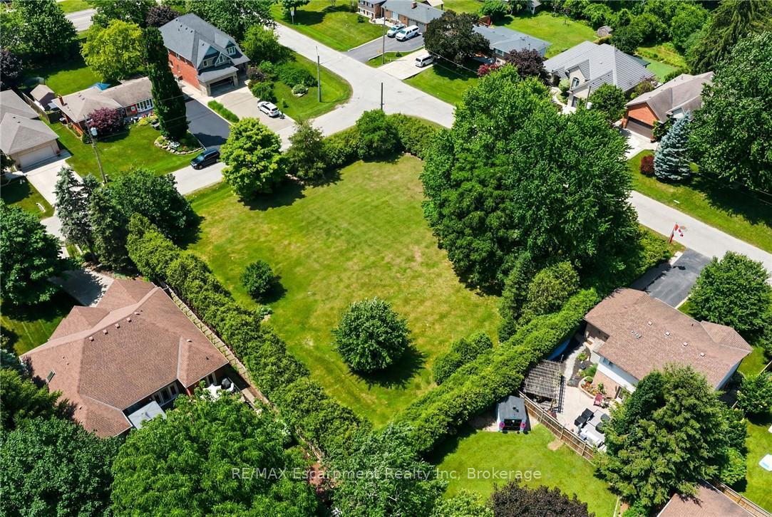 Photo 4 of 8 Northlawn Avenue, Hamilton, Waterdown — HOMEH