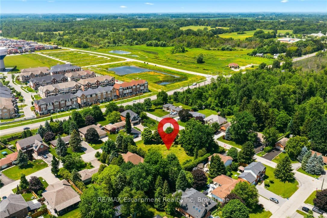 Photo 9 of 8 Northlawn Avenue, Hamilton, Waterdown — HOMEH