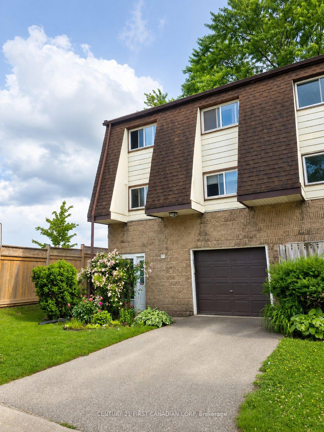 Front of Unit 17, 40 Fairfax Court