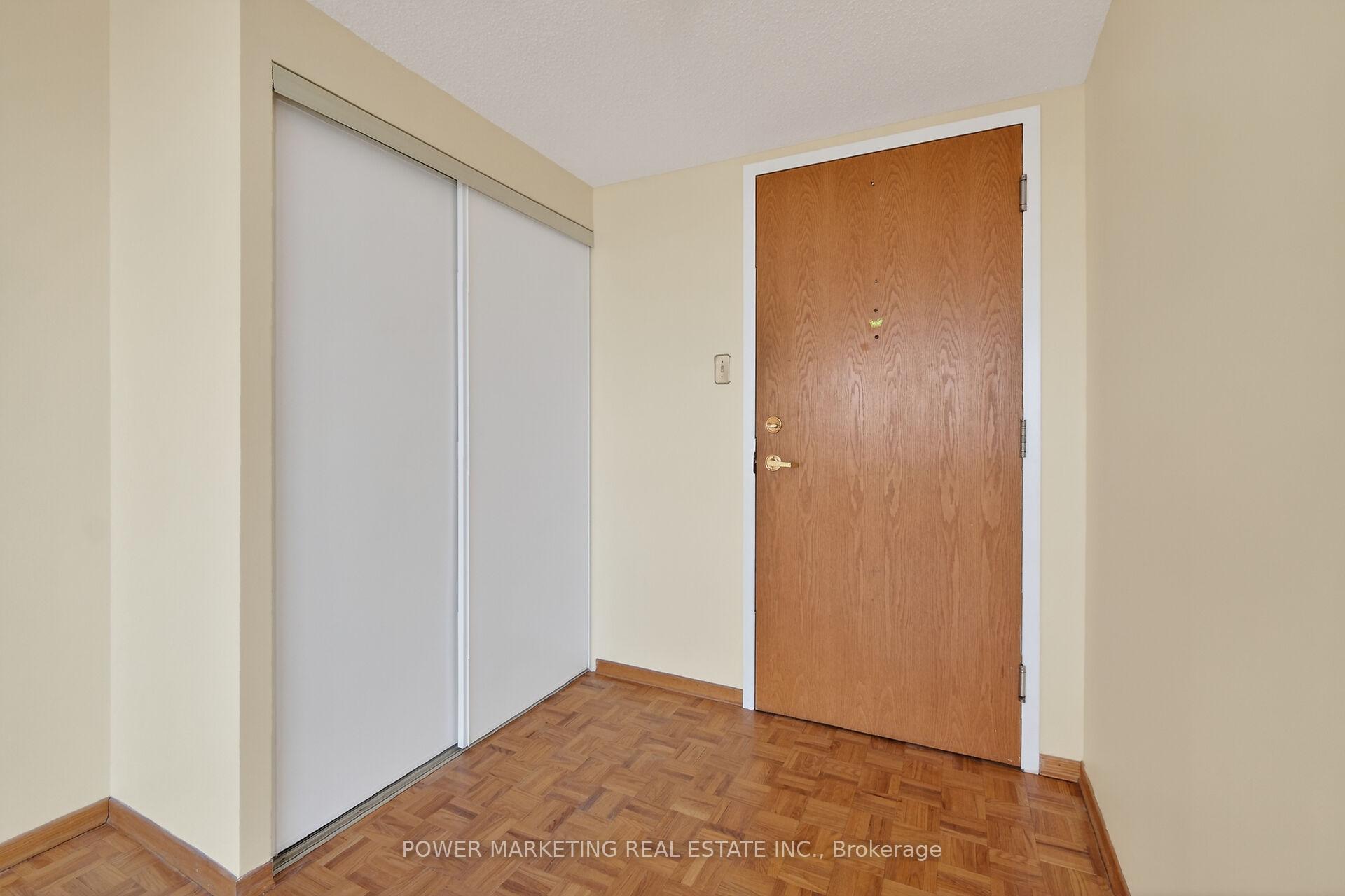 Photo 11 of Unit 1204, 2760 Carousel Crescent, Ottawa, Emerald Woods/Sawmill Creek — HOMEH