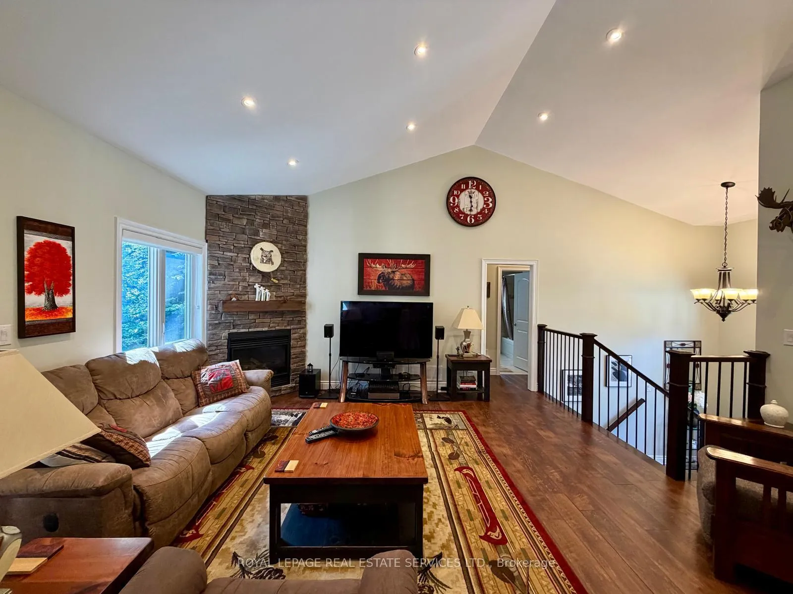 Photo 4 of 1045 Tower Crescent, Gravenhurst, Morrison — HOMEH