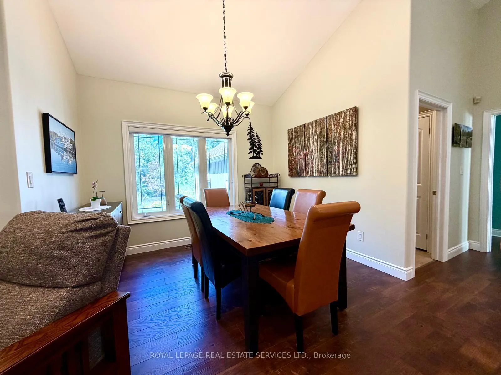 Photo 13 of 1045 Tower Crescent, Gravenhurst, Morrison — HOMEH
