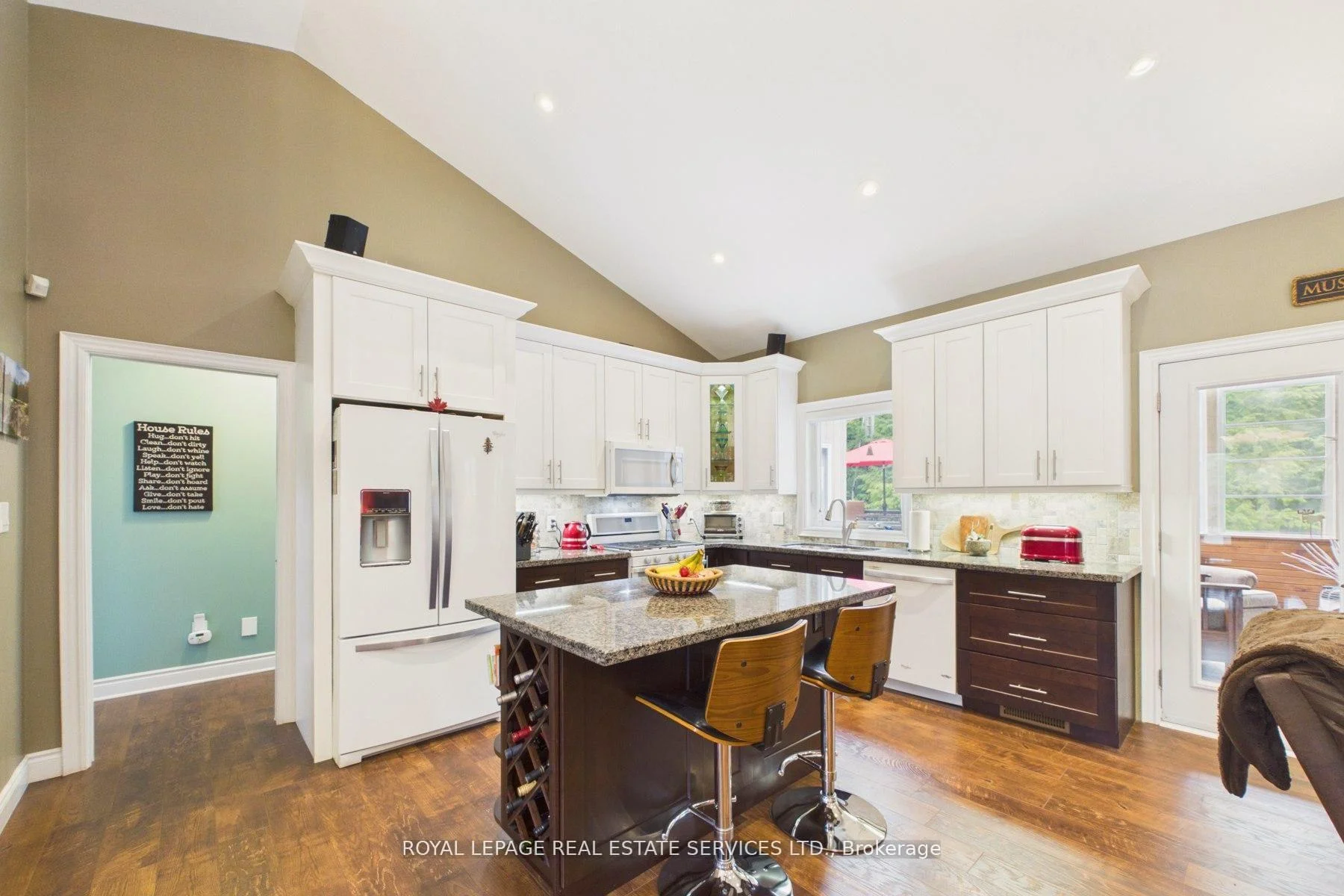 Photo 12 of 1045 Tower Crescent, Gravenhurst, Morrison — HOMEH