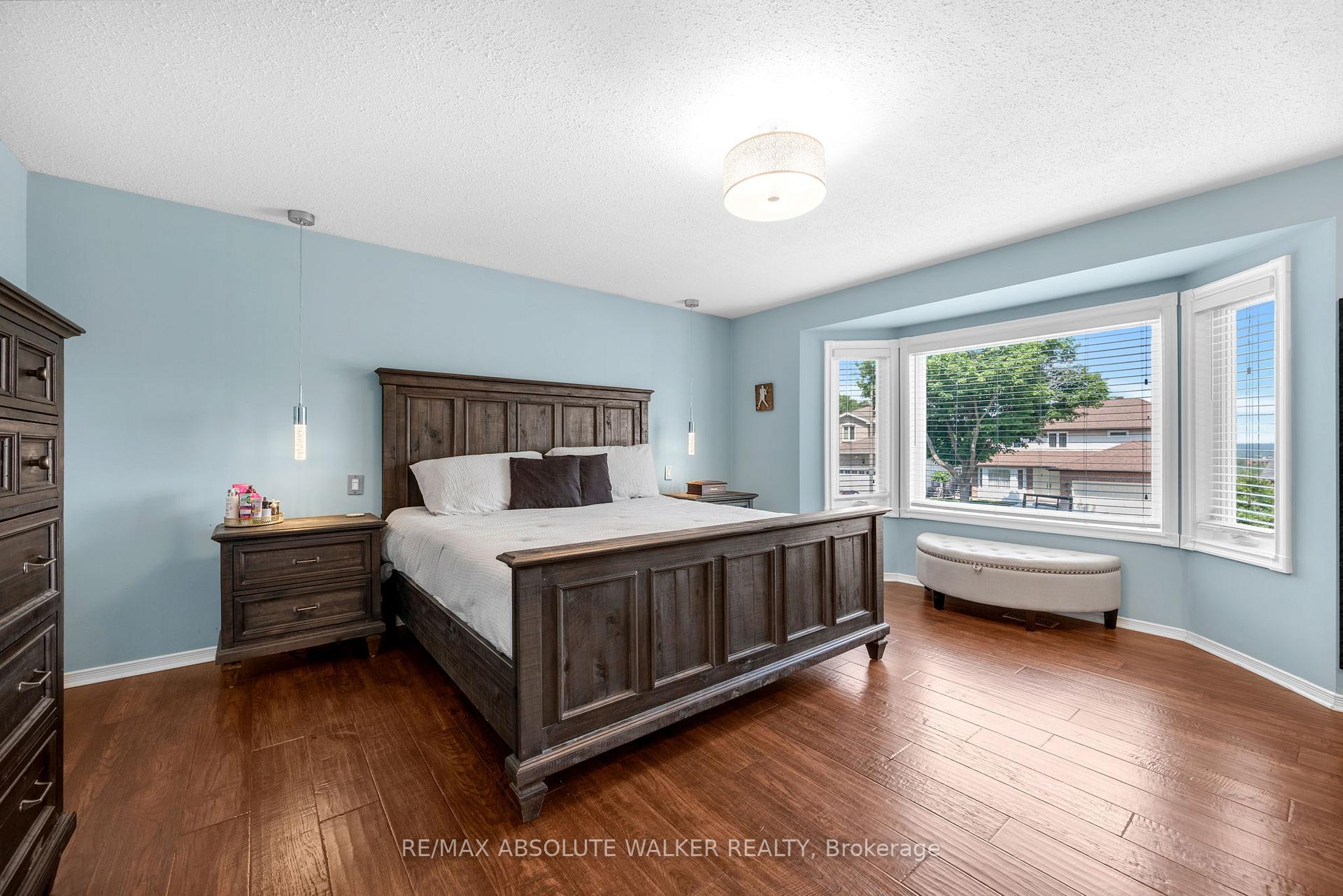 Photo 6 of 1368 Norview Crescent, Ottawa, Fallingbrook/Ridgemount — HOMEH