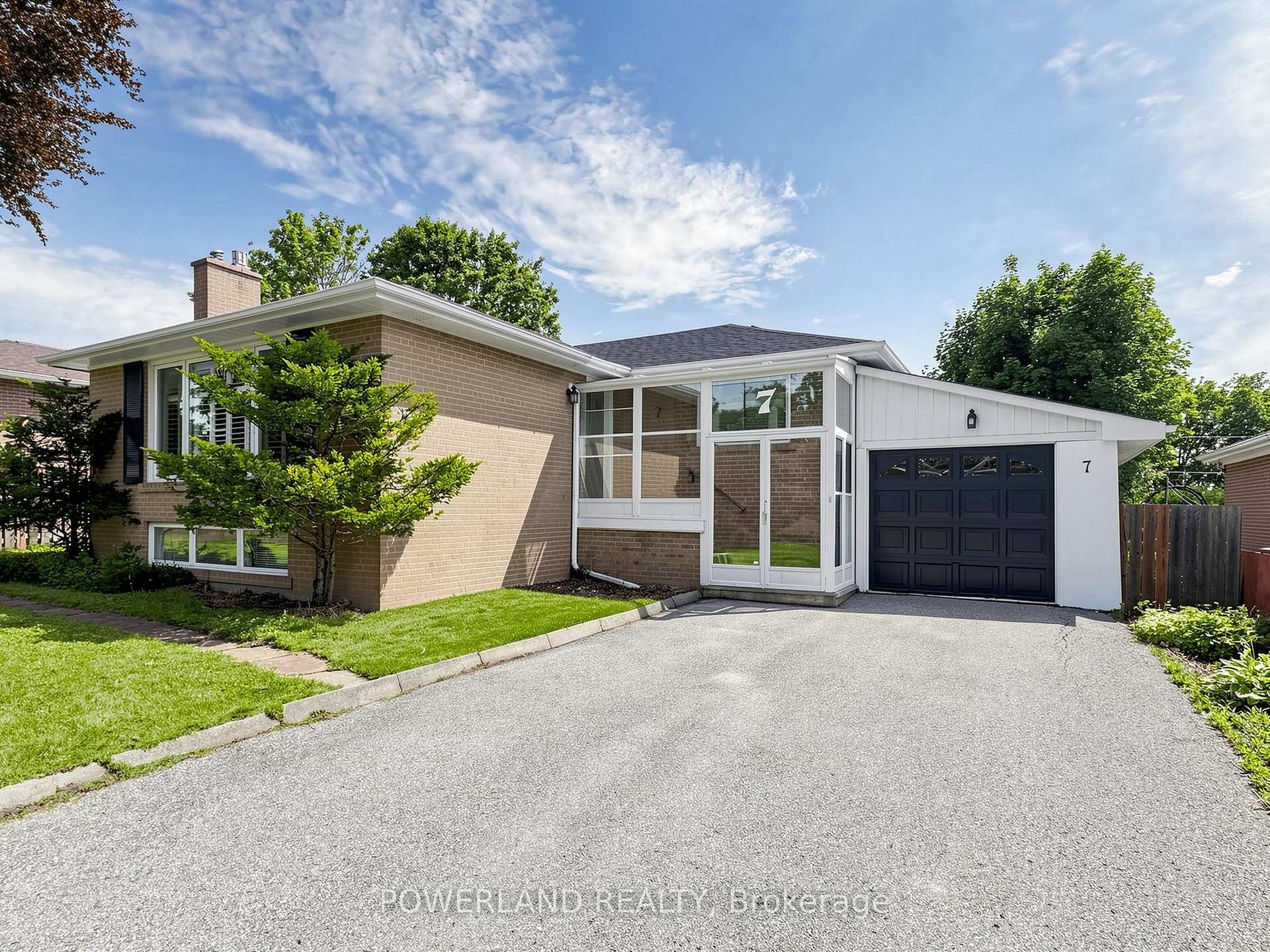 Photo 3 of 7 Laurentide Avenue, Aurora, Aurora Heights — HOMEH