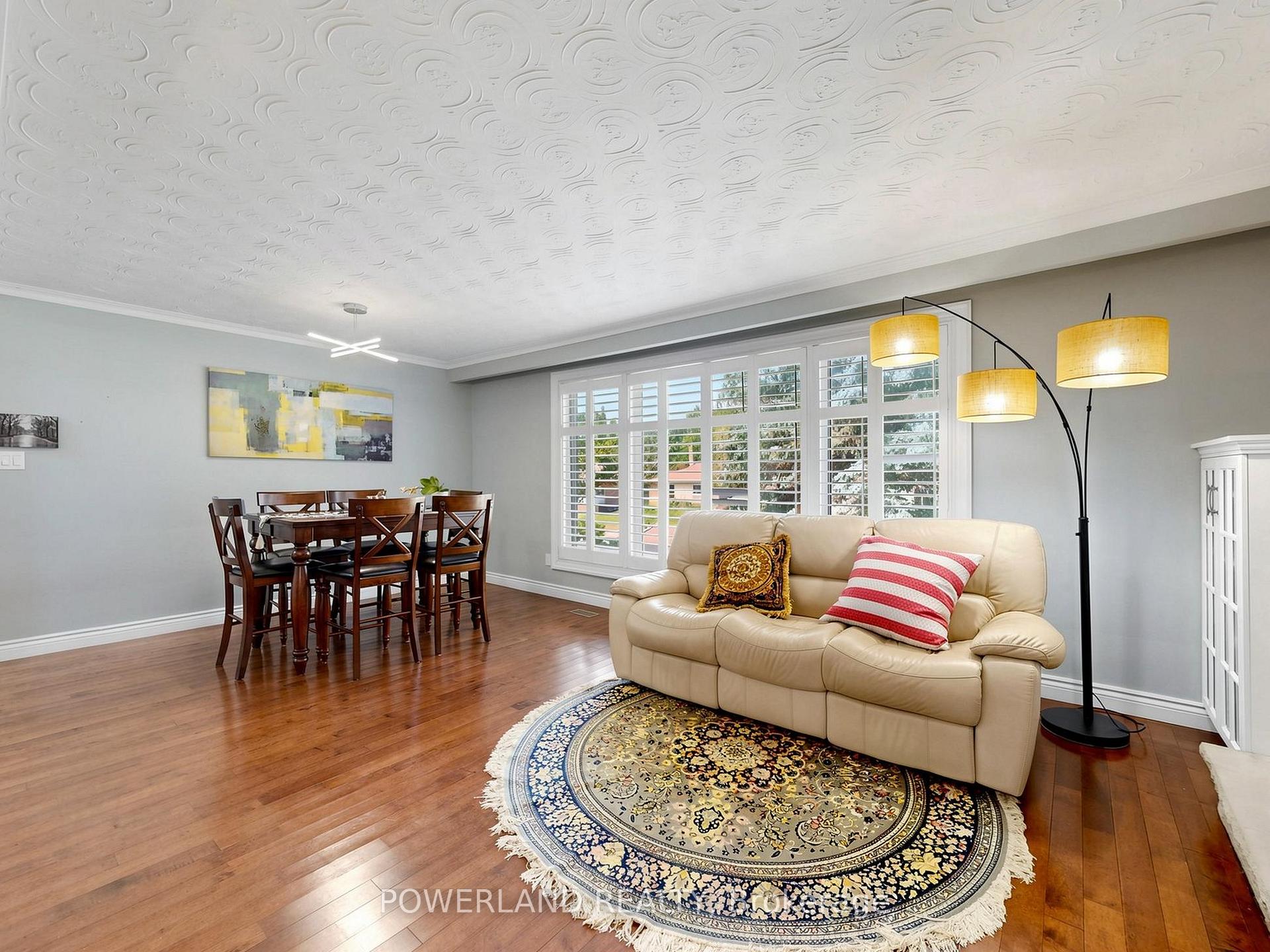 Photo 9 of 7 Laurentide Avenue, Aurora, Aurora Heights — HOMEH