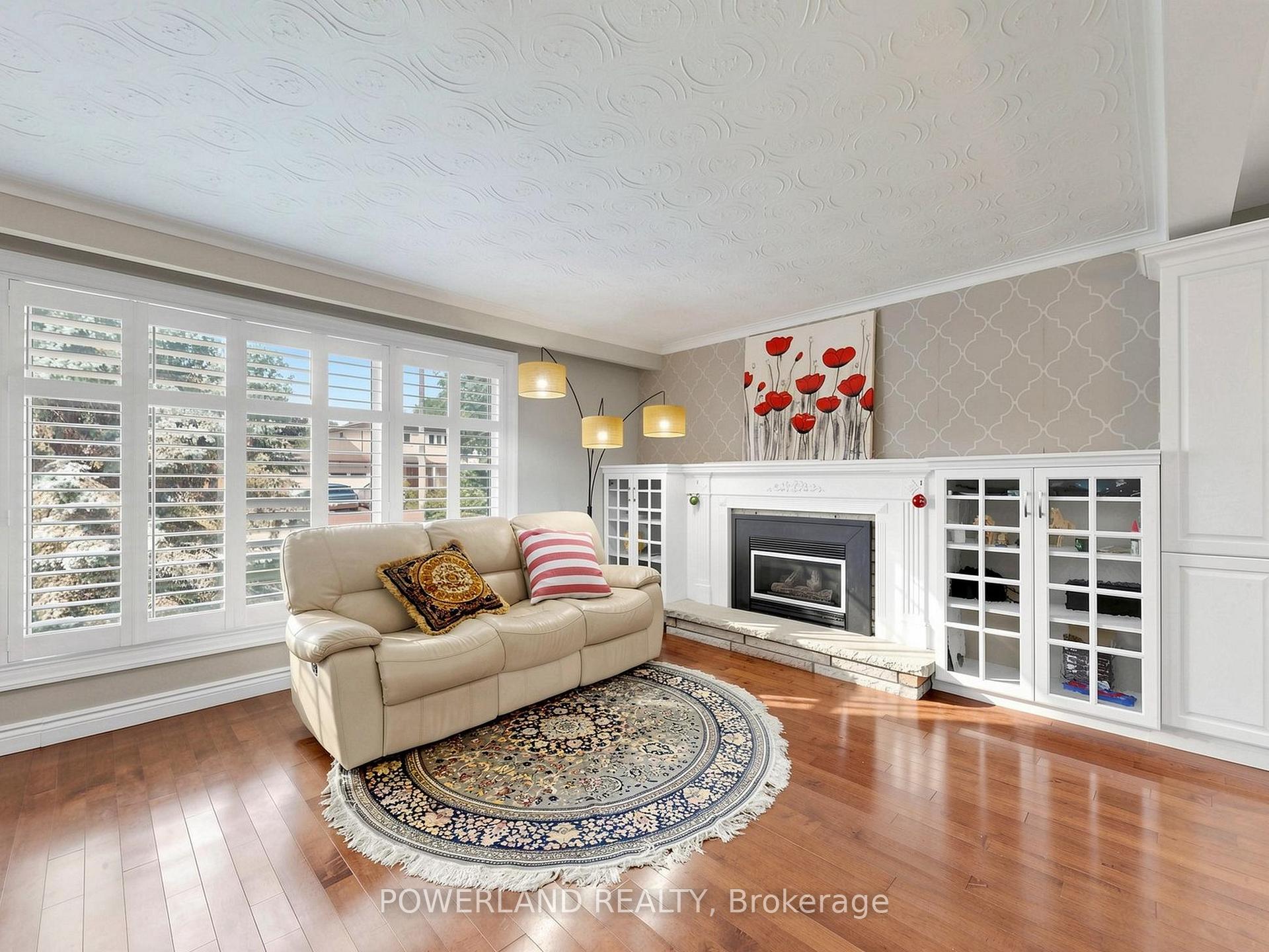 Photo 10 of 7 Laurentide Avenue, Aurora, Aurora Heights — HOMEH