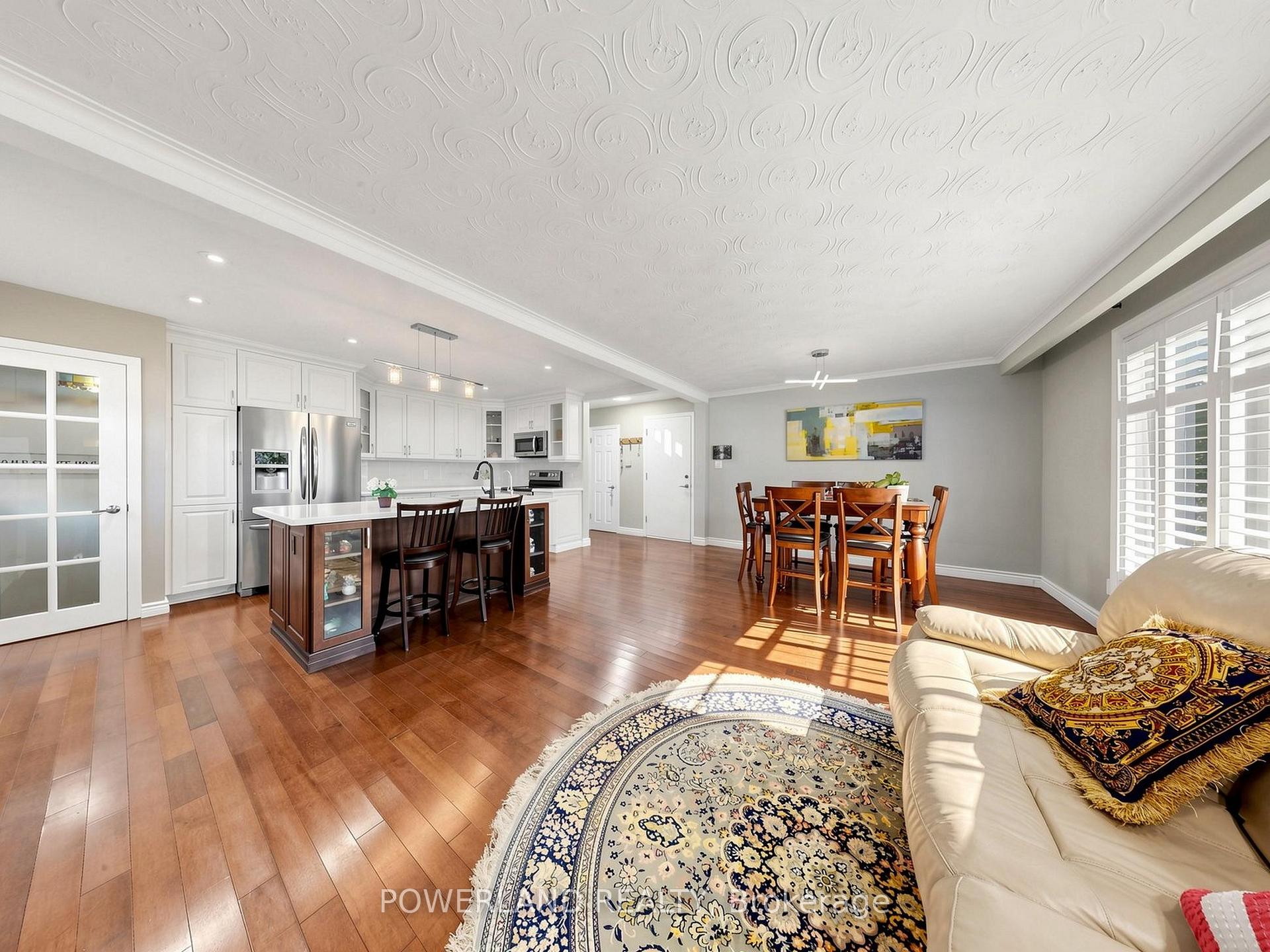 Photo 12 of 7 Laurentide Avenue, Aurora, Aurora Heights — HOMEH