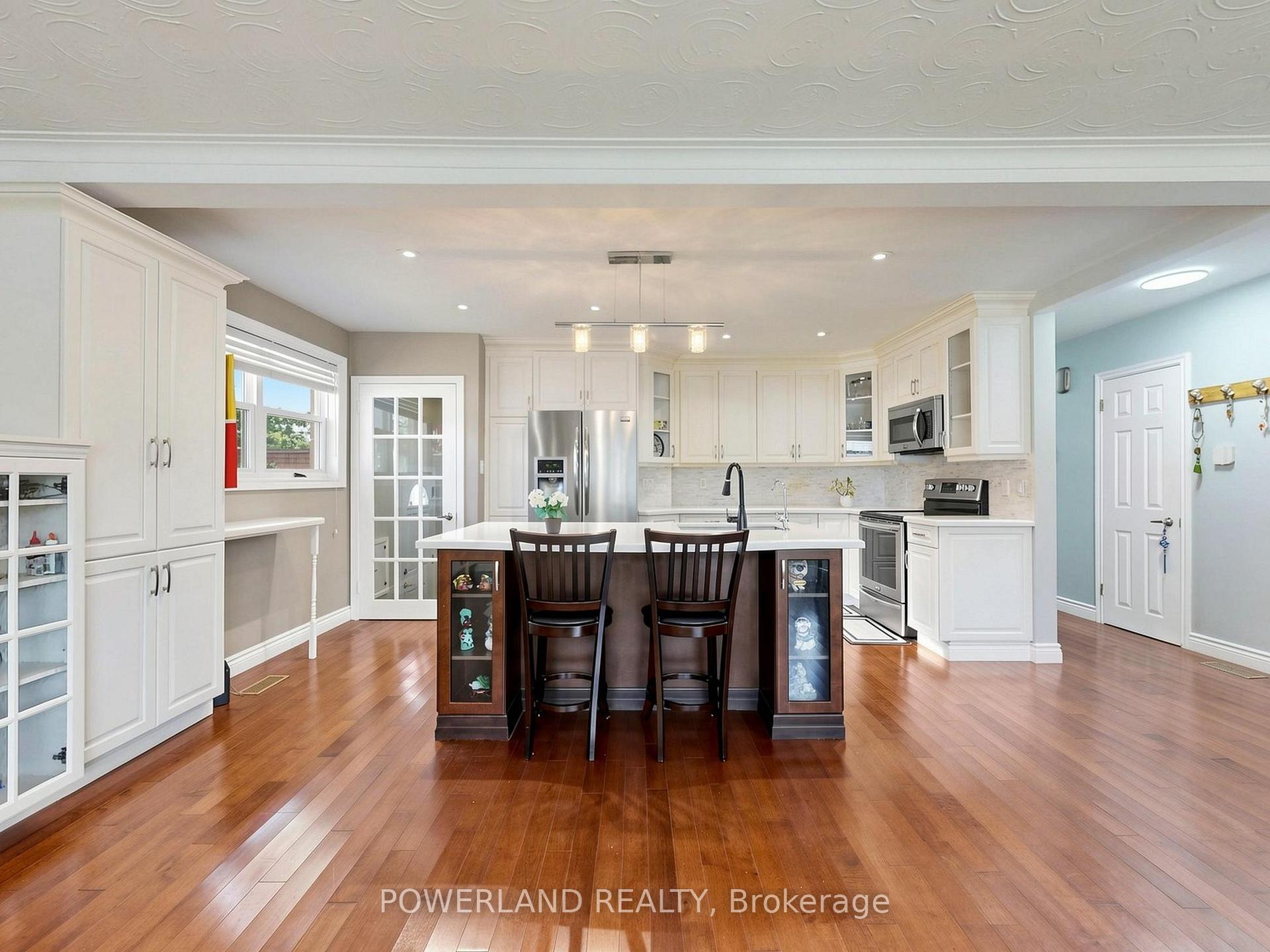 Photo 13 of 7 Laurentide Avenue, Aurora, Aurora Heights — HOMEH