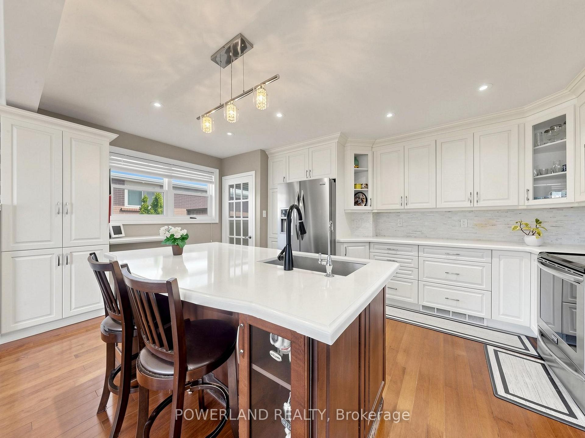 Photo 14 of 7 Laurentide Avenue, Aurora, Aurora Heights — HOMEH