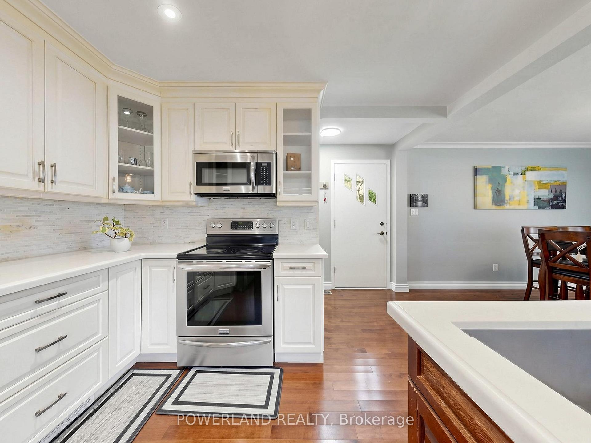Photo 16 of 7 Laurentide Avenue, Aurora, Aurora Heights — HOMEH