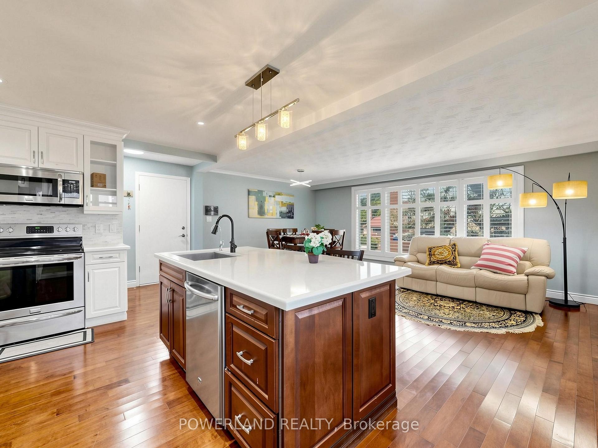 Photo 18 of 7 Laurentide Avenue, Aurora, Aurora Heights — HOMEH