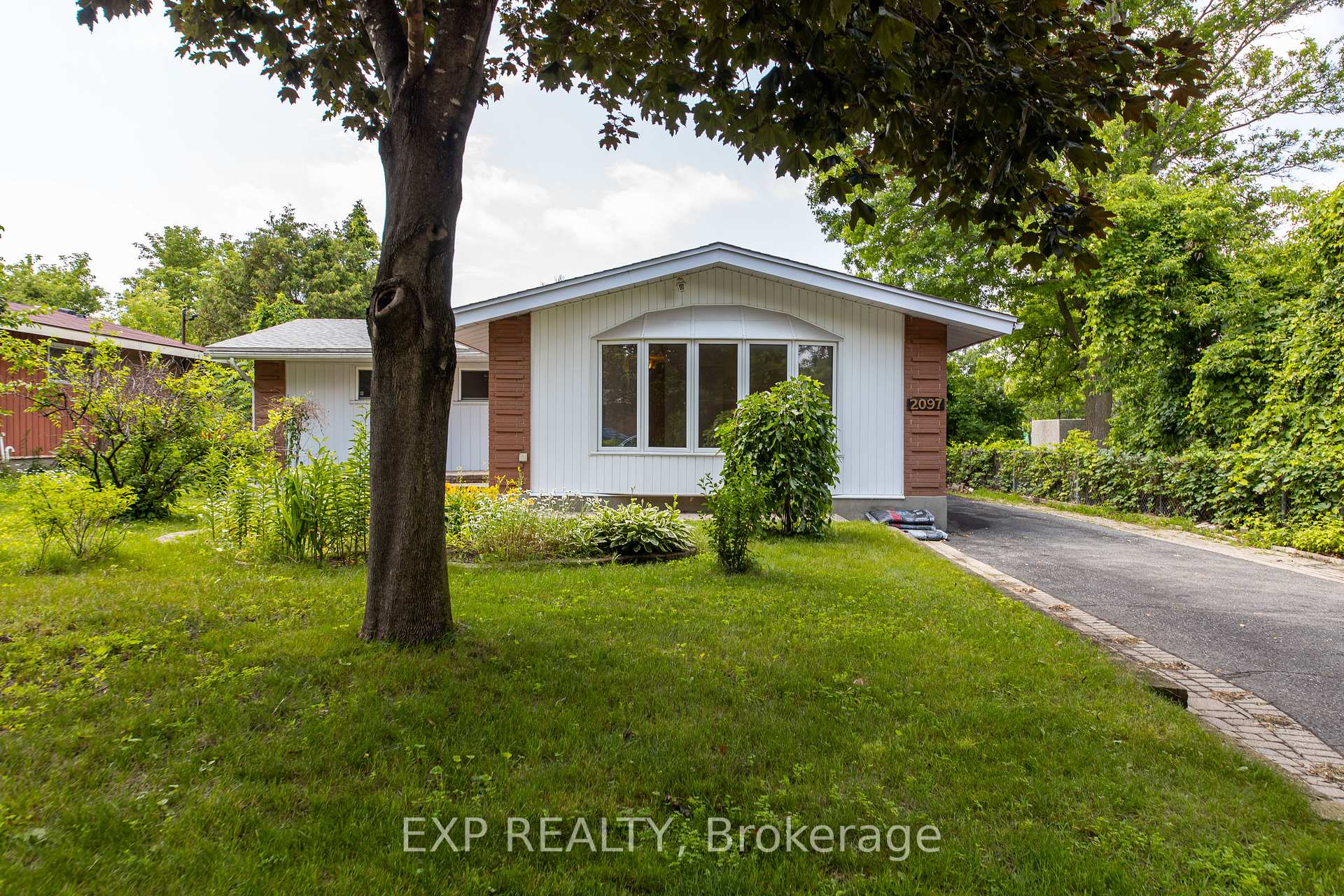 Photo 2 of 2097 Kingsley Road, Ottawa, Parkway Park — HOMEH