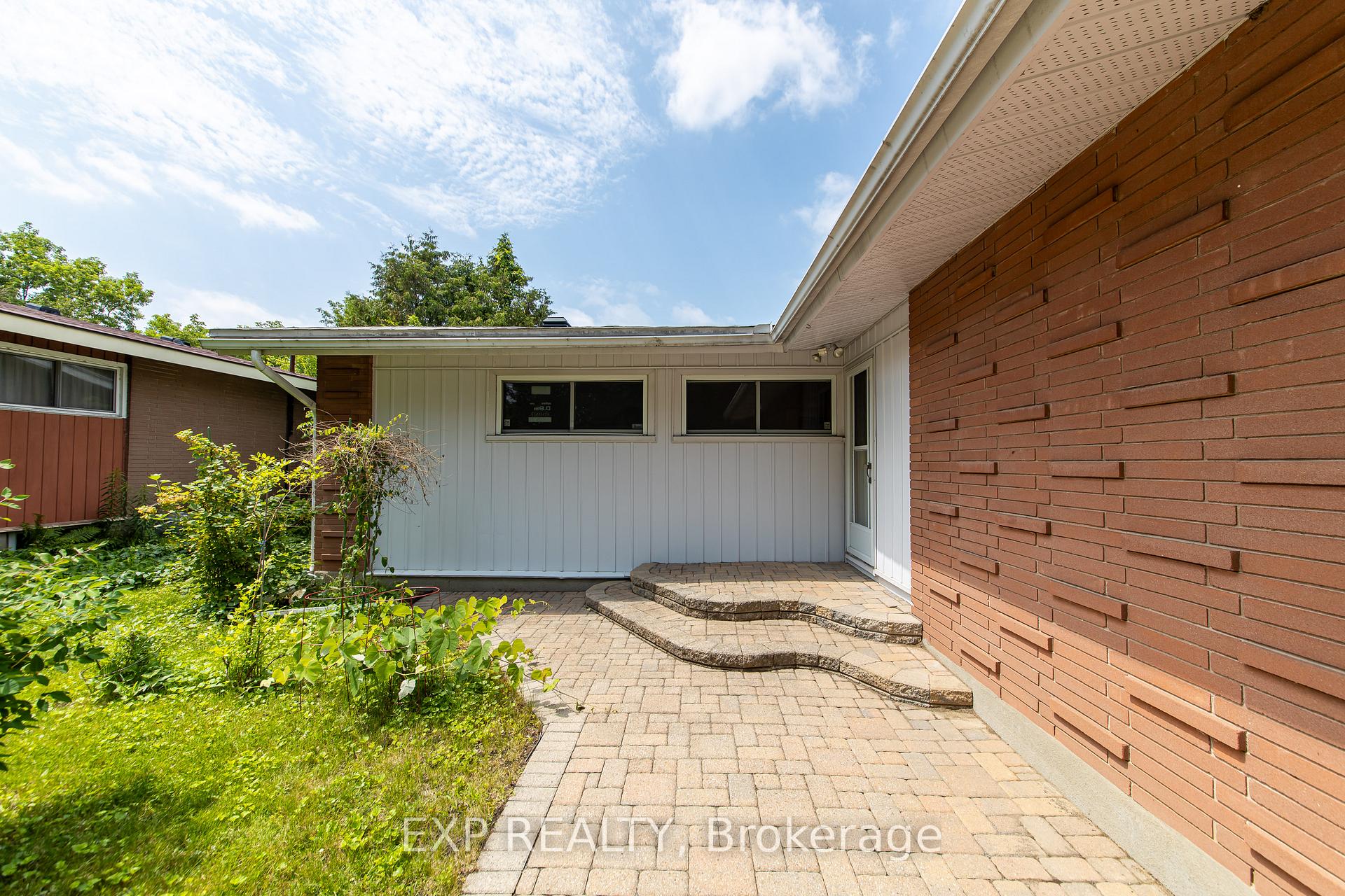 Photo 3 of 2097 Kingsley Road, Ottawa, Parkway Park — HOMEH