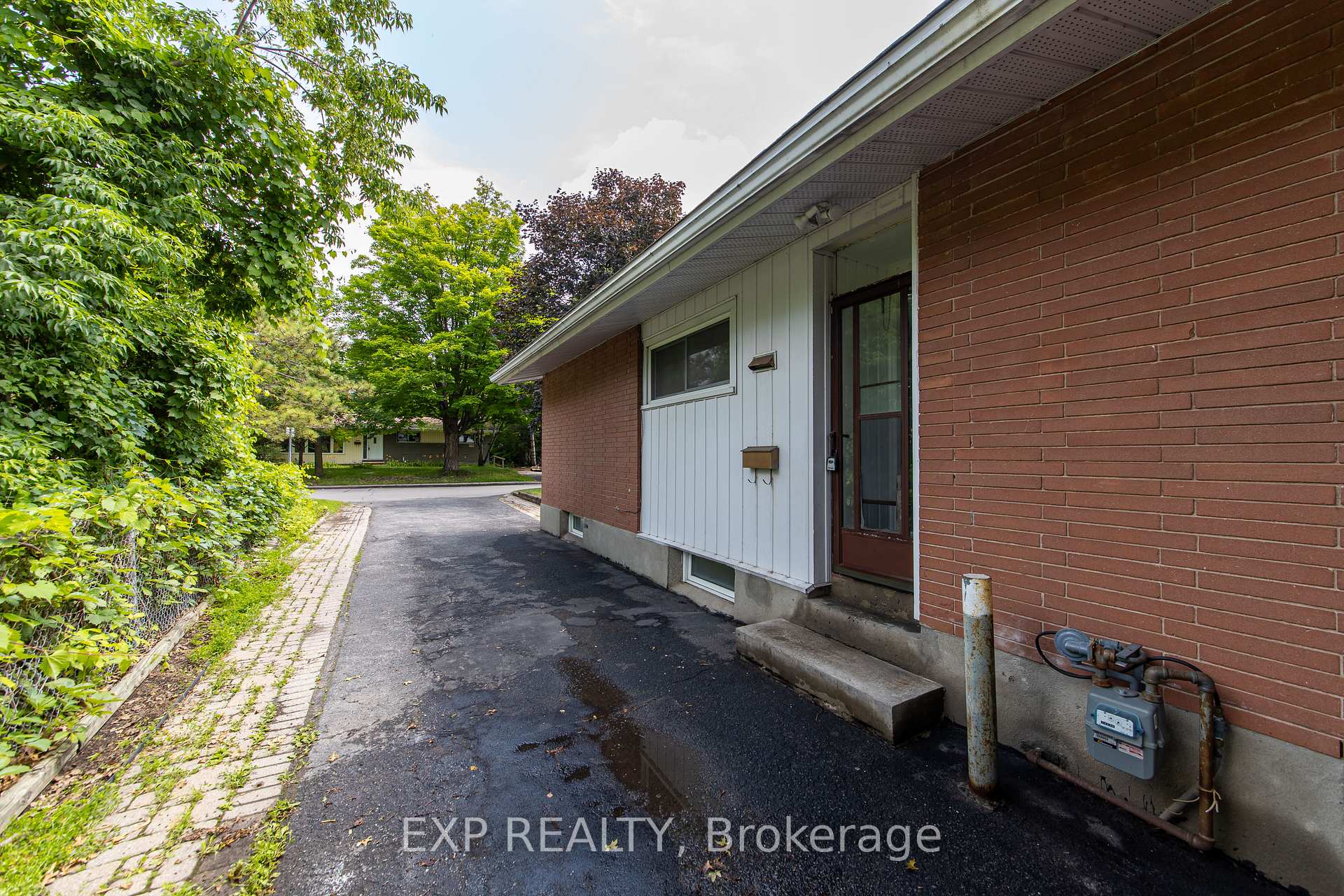 Photo 4 of 2097 Kingsley Road, Ottawa, Parkway Park — HOMEH