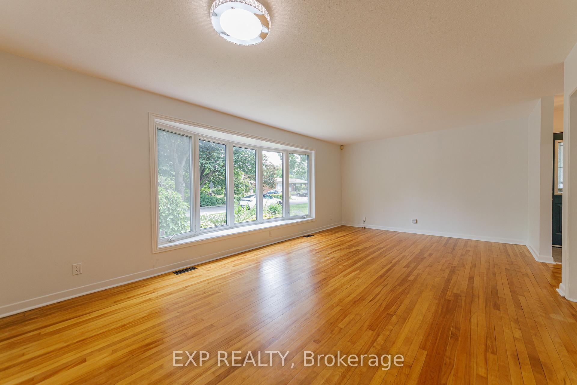 Photo 6 of 2097 Kingsley Road, Ottawa, Parkway Park — HOMEH