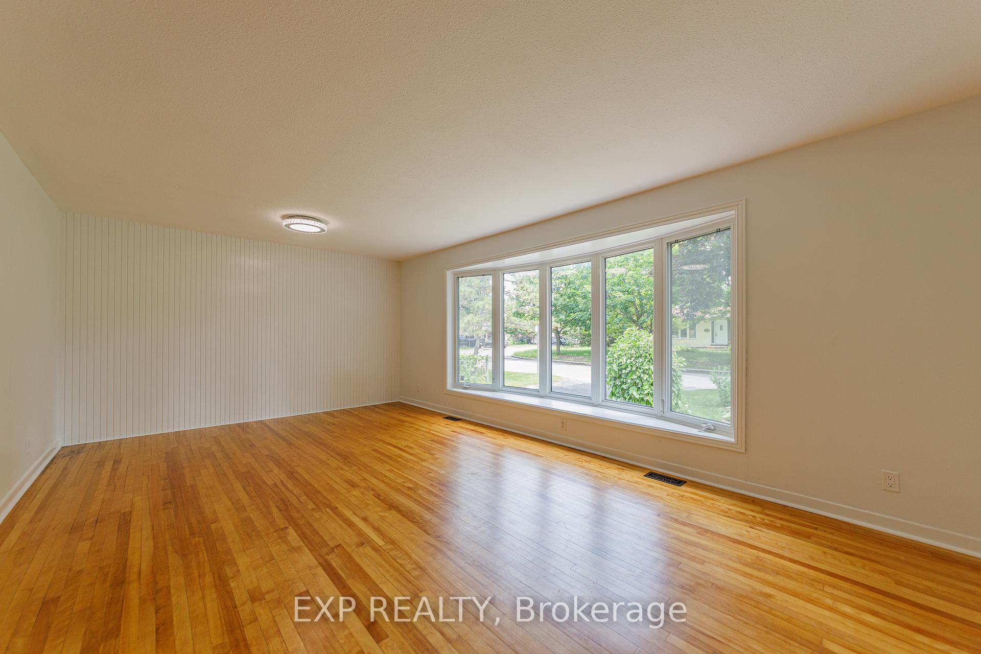 Photo 7 of 2097 Kingsley Road, Ottawa, Parkway Park — HOMEH